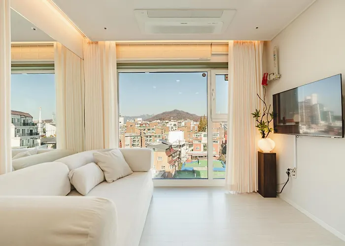 Hongdae Station 5min 8f View 2br For 6 公寓