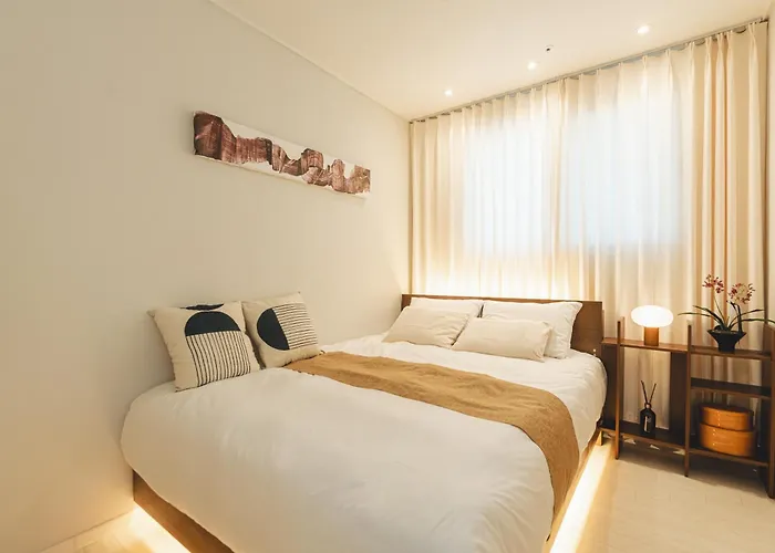 Hongdae Station 5min 8f View 2br For 6 * 首爾