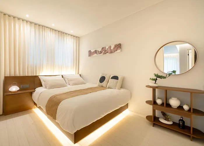 Hongdae Station 5min 8f View 2br For 6 公寓