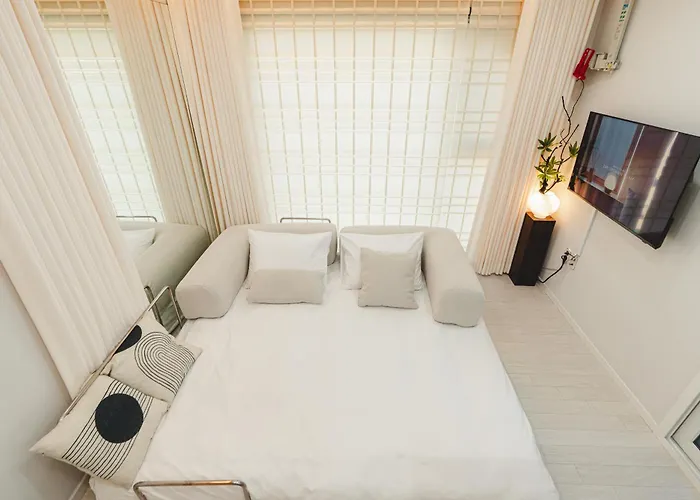 Hongdae Station 5min 8f View 2br For 6 *