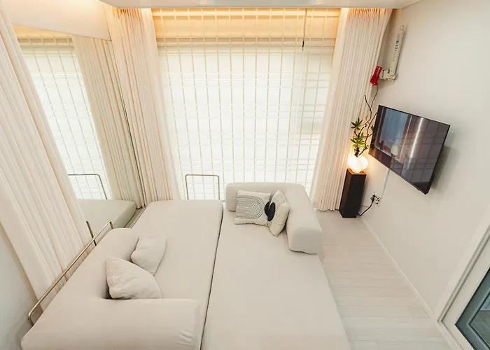 Hongdae Station 5min 8f View 2br For 6