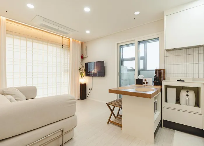 Hongdae Station 5min 8f View 2br For 6 公寓