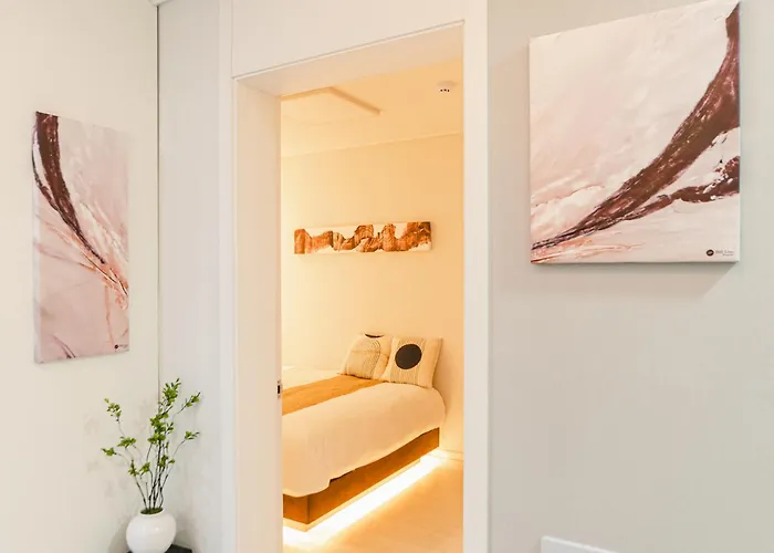 Hongdae Station 5min 8f View 2br For 6 *