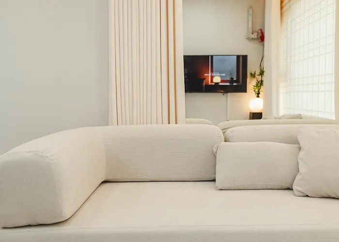 Hongdae Station 5min 8f View 2br For 6