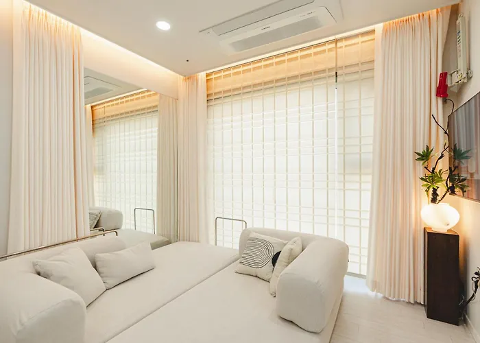 Hongdae Station 5min 8f View 2br For 6