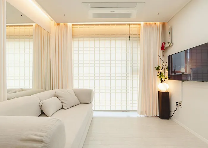 Hongdae Station 5min 8f View 2br For 6 * 首爾
