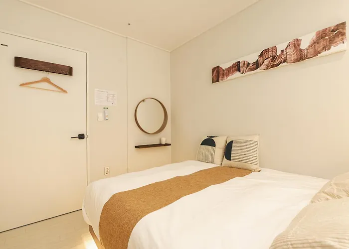 Hongdae Station 5min 8f View 2br For 6 首爾