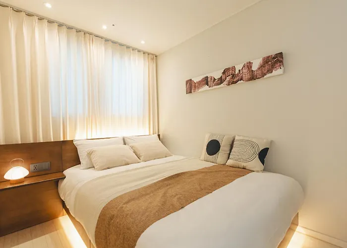 Hongdae Station 5min 8f View 2br For 6 公寓