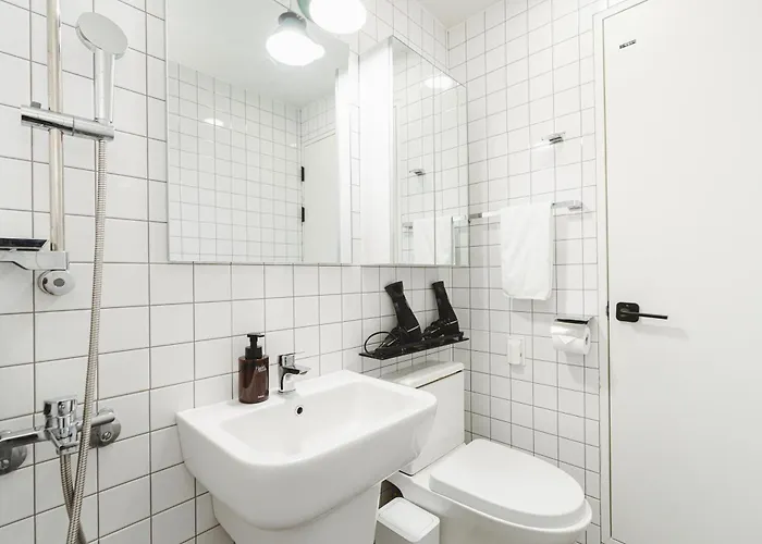 Hongdae Station 5min 8f View 2br For 6 *