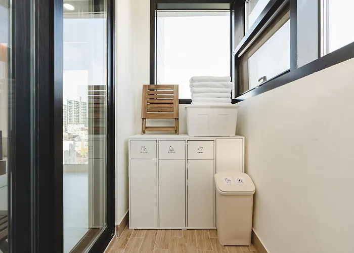 Hongdae Station 5min 8f View 2br For 6