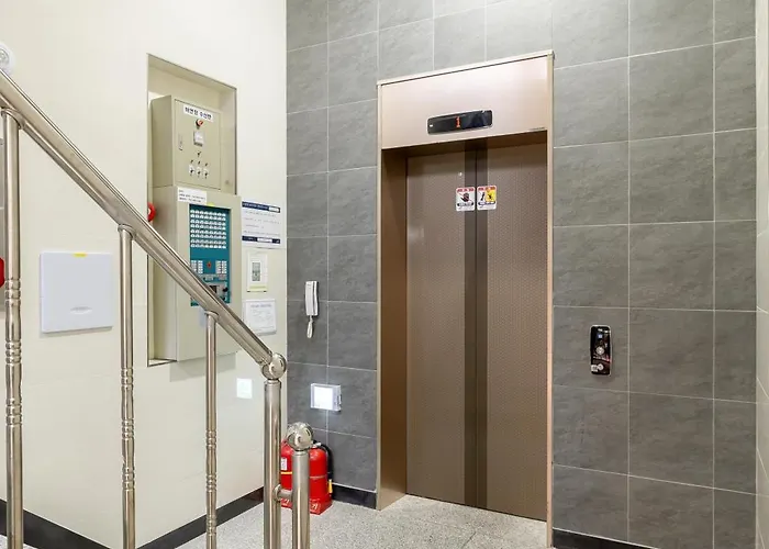 Hongdae Station 5min 8f View 2br For 6 *